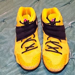 School Bus Kyrie 2